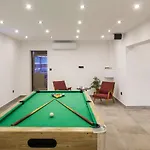 Ume - Heated Pool, Sauna, Volleyball Court