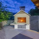 Semesterbostad Ume - Heated Pool, Sauna, Volleyball Court