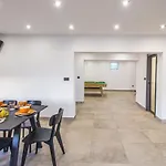 Semesterbostad Ume - Heated Pool, Sauna, Volleyball Court *