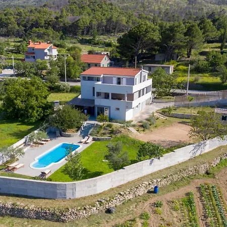 Ume - Heated Pool, Sauna, Volleyball Court Tugare
