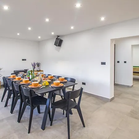 Casa vacanze Ume - Heated Pool, Sauna, Volleyball Court *