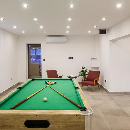 Ume - Heated Pool, Sauna, Volleyball Court